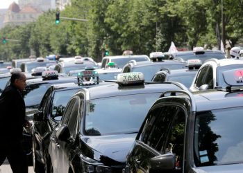 Des taxis et des tracteurs