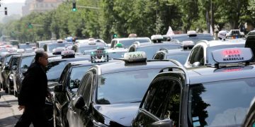 Des taxis et des tracteurs