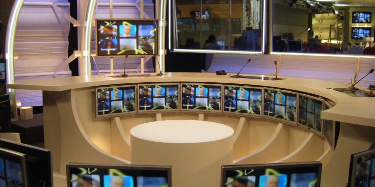 La pensée unique aime la coalition, mais flatte encore le LFI