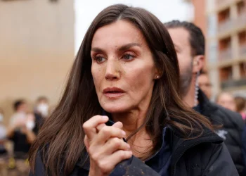 Jets de boue pour Philippe VI et la reine Letizia