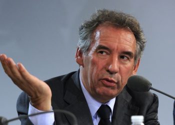 Quelques cailloux dans la chaussure de Bayrou
